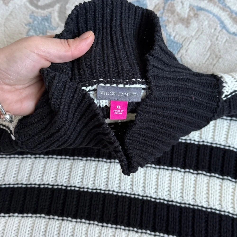 Cool and classy Vince Camuto black and White knit chunky, cropped sweater XL